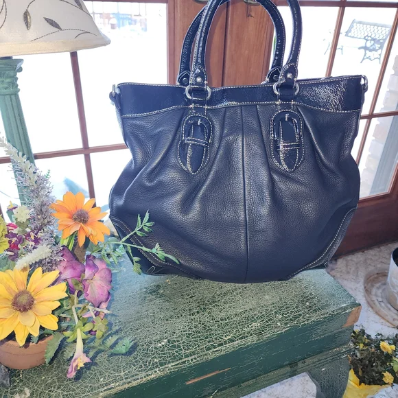 Saxx Deep Black Leather Tote Bag - Picture 4 of 16